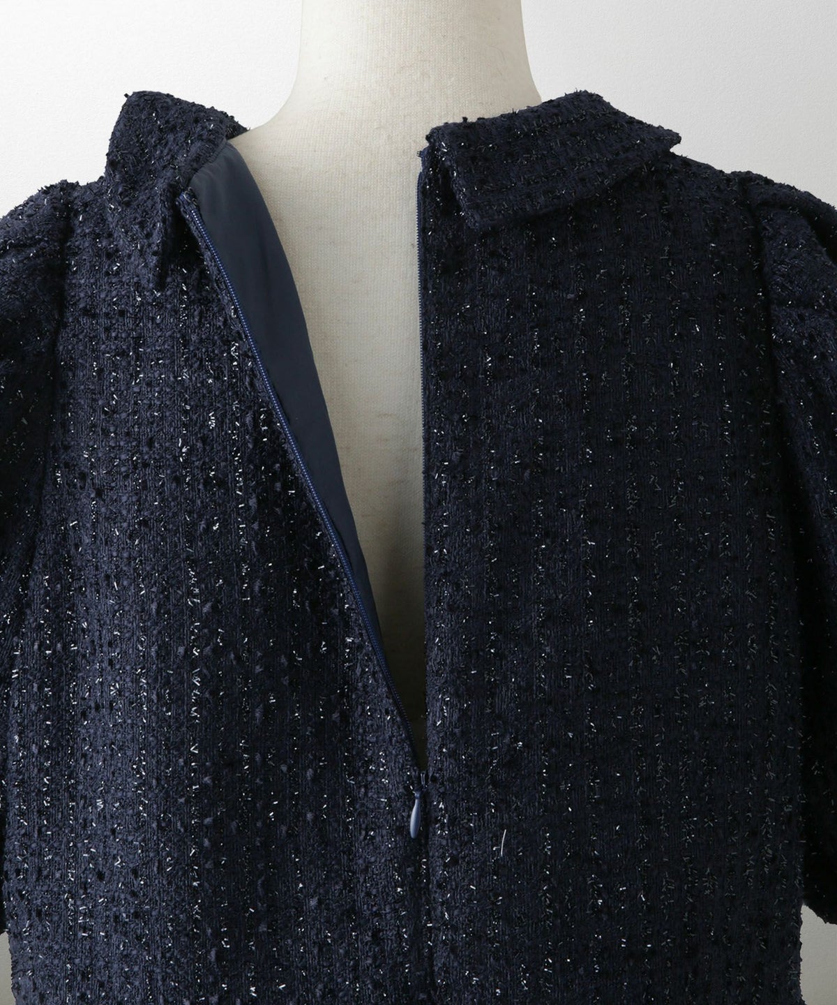 襟付き ツイード ペプラムトップス 丸襟 ツイード ラメ オフィス 学校行事 きれいめ 半袖 ホワイト/ネイビー/M