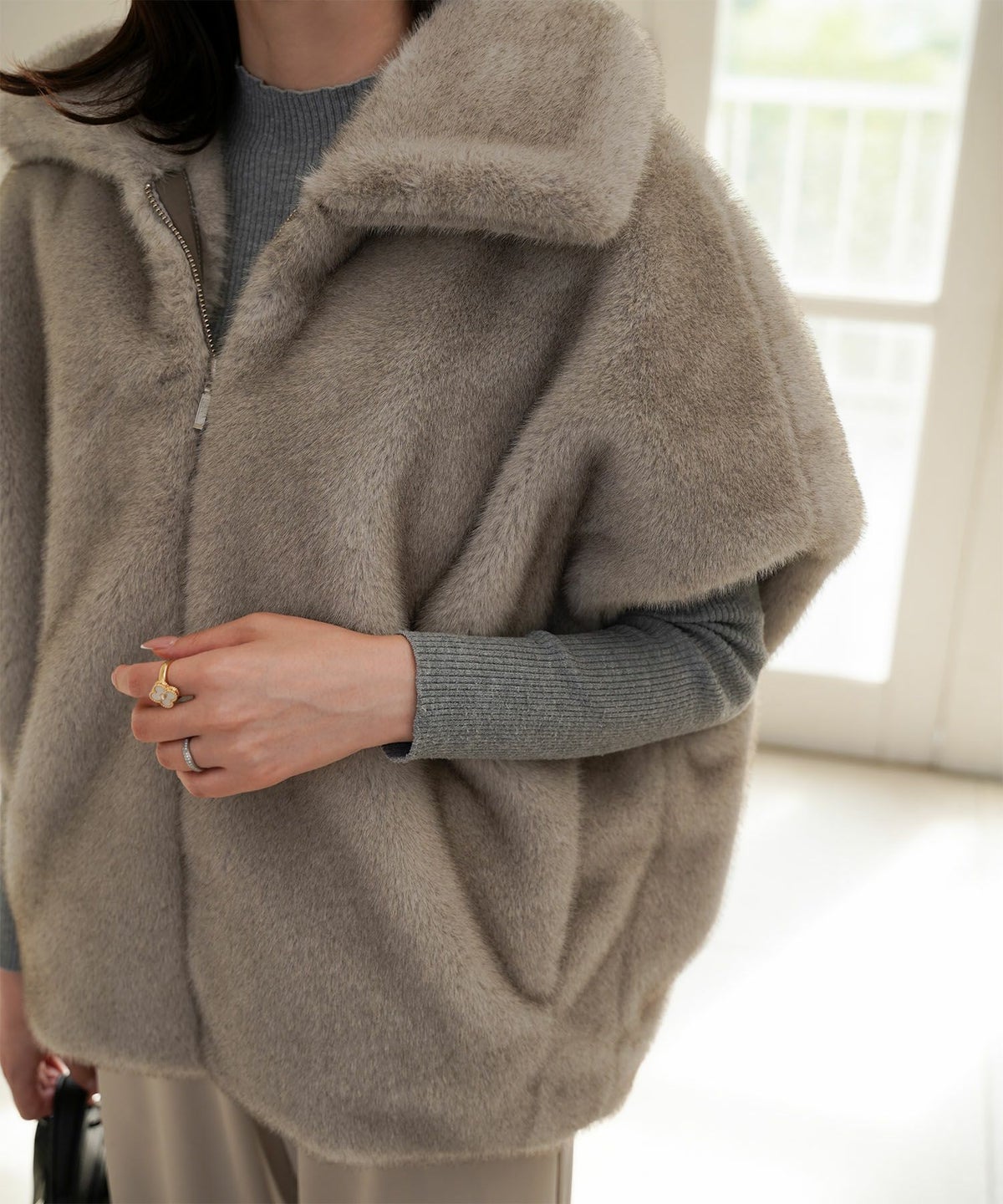 レディース  ジレ ファー フェイクファー ジャケット アウター 秋 冬 きれいめ ライトグレー/キャメル/M/ノースリーブ