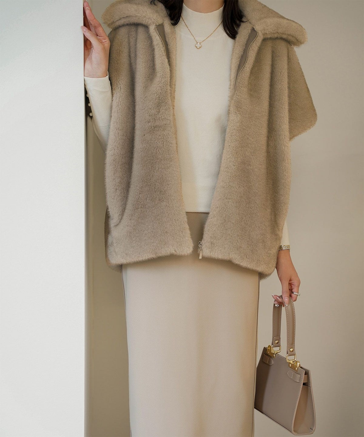 レディース  ジレ ファー フェイクファー ジャケット アウター 秋 冬 きれいめ ライトグレー/キャメル/M/ノースリーブ