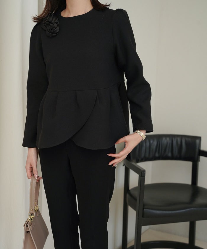 バラモチーフ クロス トップス ラウス  サテン 薔薇 ペプラム 長袖 セレモニー オケージョン 上品 オフィス ホワイト/ブラック/M/長袖