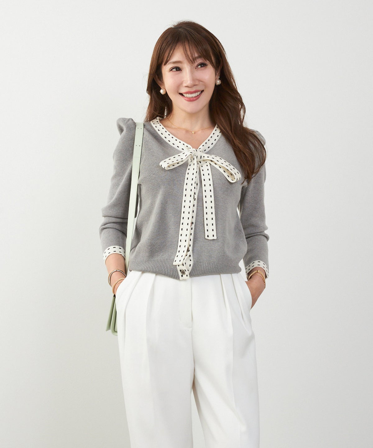 新色追加 手洗い可 秋冬春 長袖 可愛い 上品 きれいめ オフィス ボウタイ フェミニン ジョイントスペース ＜エコヴェロ＞ステッチジャガードVニットCD Liala×PG