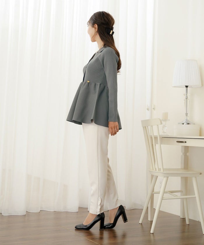 ペプラム 襟付き ニット Vネック レディース 秋冬 トップス 長袖 オフィスカジュアル フェミニン デート コーデ 通勤 服 きれいめ 上品 大人 カジュアル シンプル アイボリー ピンク チャコール　ネイビー