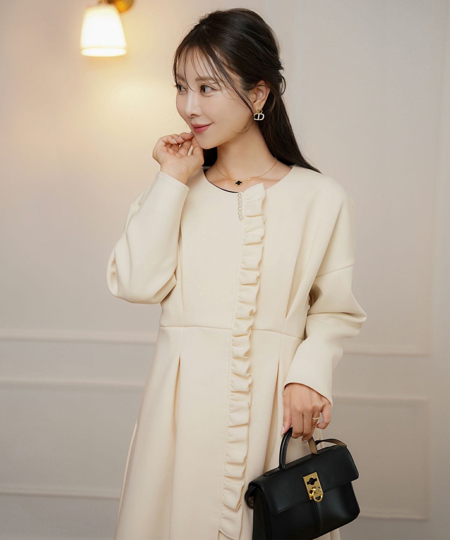 フリル付きダンボールニット　クリーム色ジャケット M Occasion-SALE フリル ダンボールニット ドレス コート ロング le reve