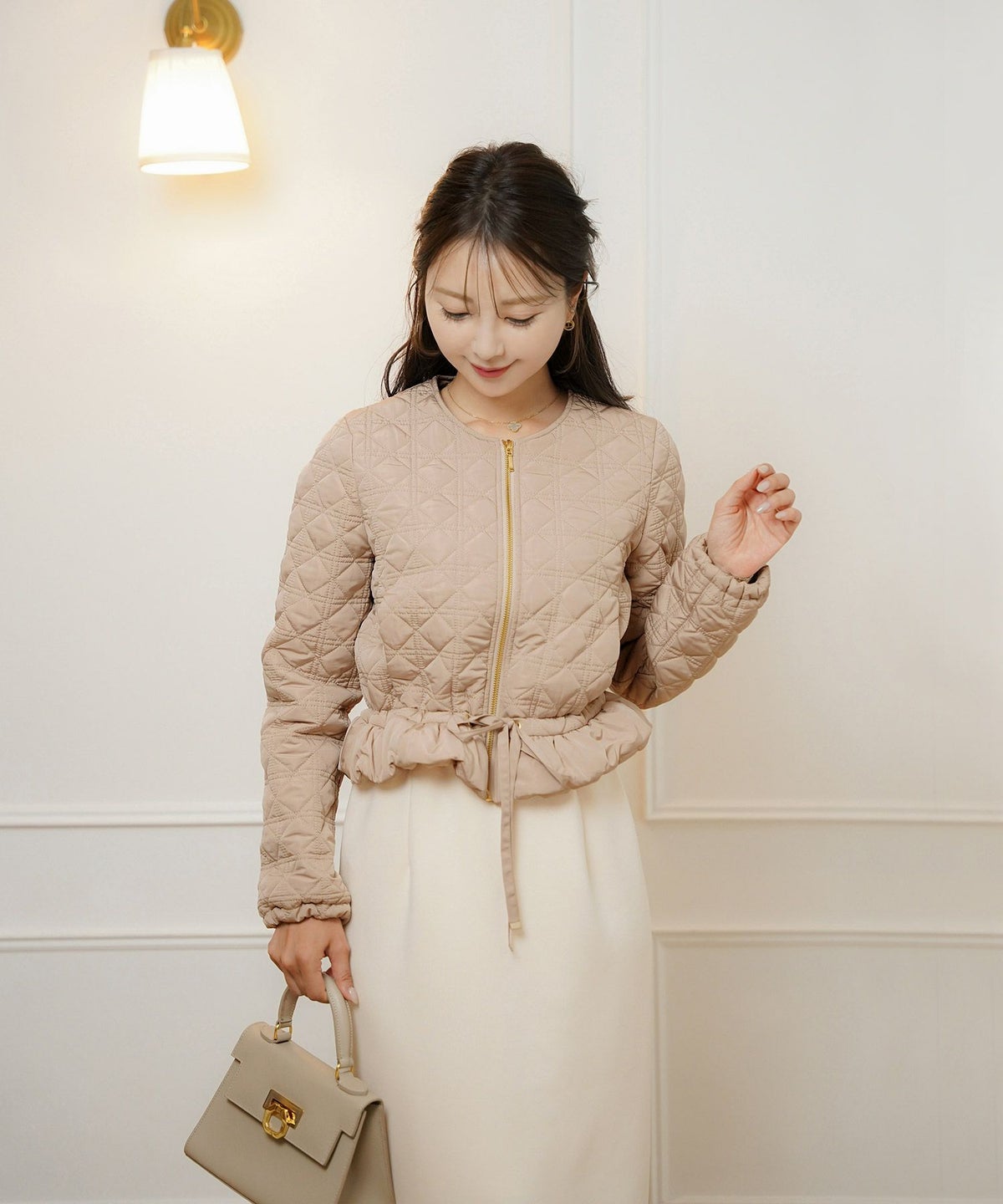 レデイース アウター キルティング ショート丈 ダイヤ柄 オシャレ 中綿 2WAY 上品 エレガント カワイイ ベージュ ピンク ネイビー ブラック ホワイト フリル リボン 低身長 ジャケット