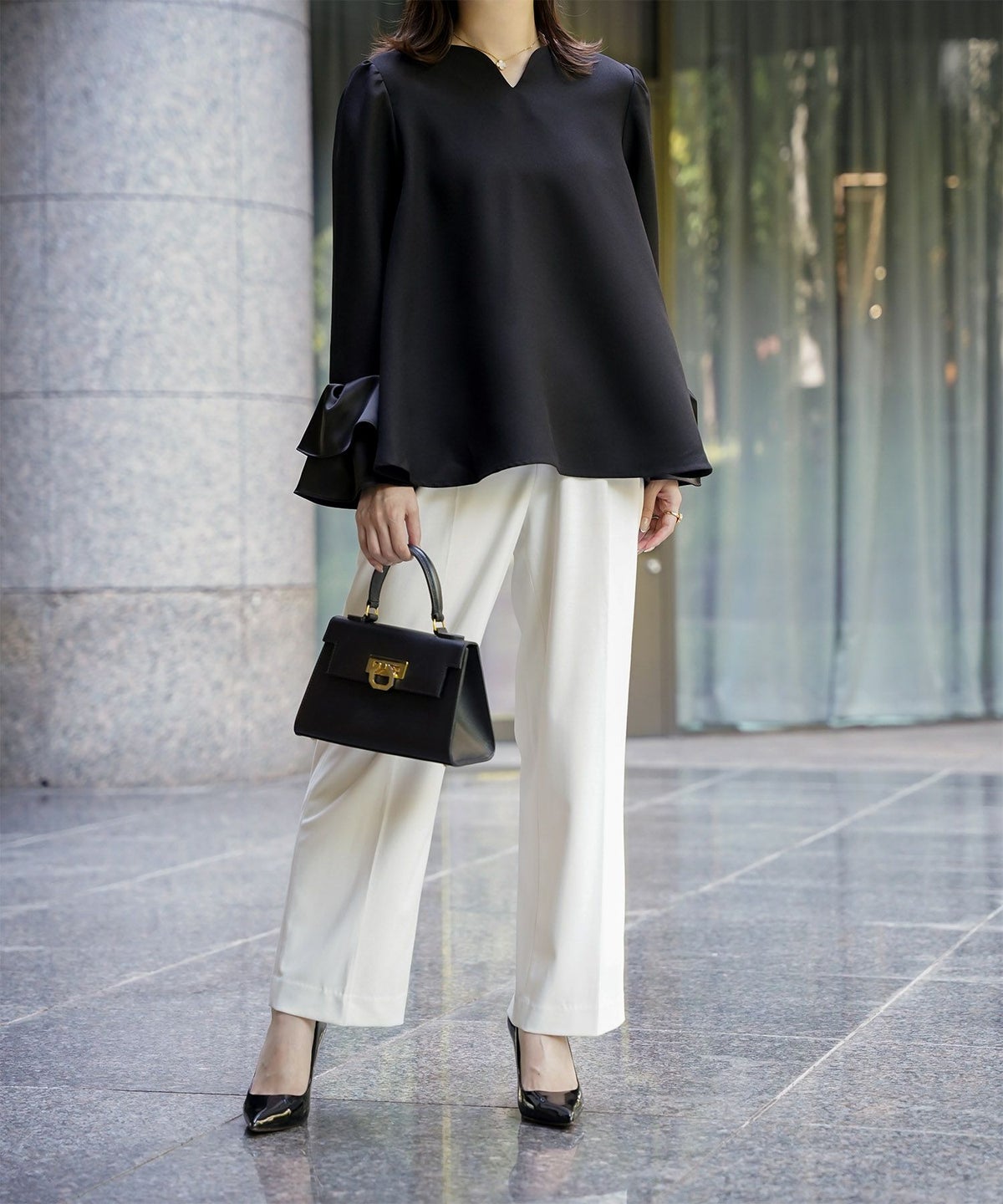 サテン ベルスリーブ ブラウス レディース 長袖 フレア オフィス 学校行事 オケージョン きれいめ 洗える ホワイト/ネイビー/ブラック/M