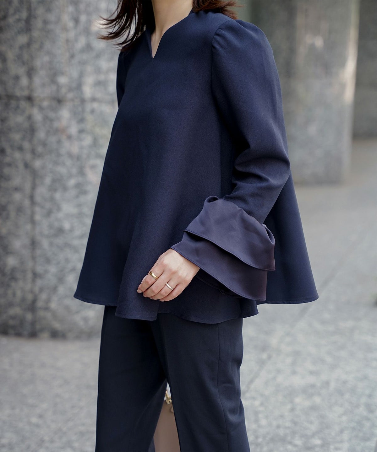 サテン ベルスリーブ ブラウス レディース 長袖 フレア オフィス 学校行事 オケージョン きれいめ 洗える ホワイト/ネイビー/ブラック/M