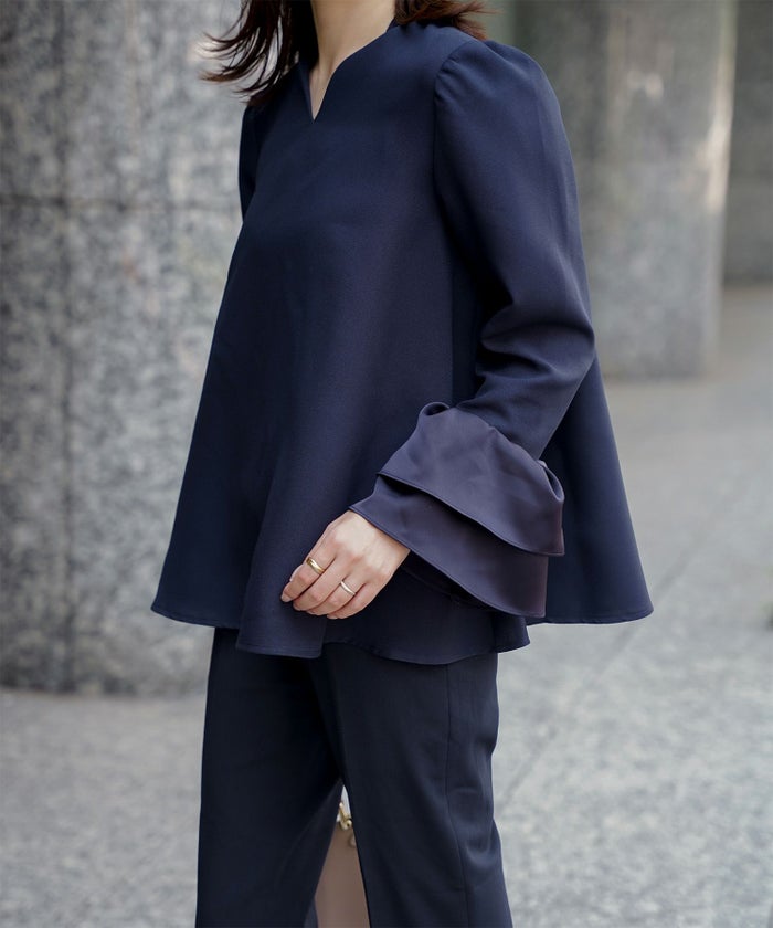 サテン ベルスリーブ ブラウス レディース 長袖 フレア オフィス 学校行事 オケージョン きれいめ 洗える ホワイト/ネイビー/ブラック/M