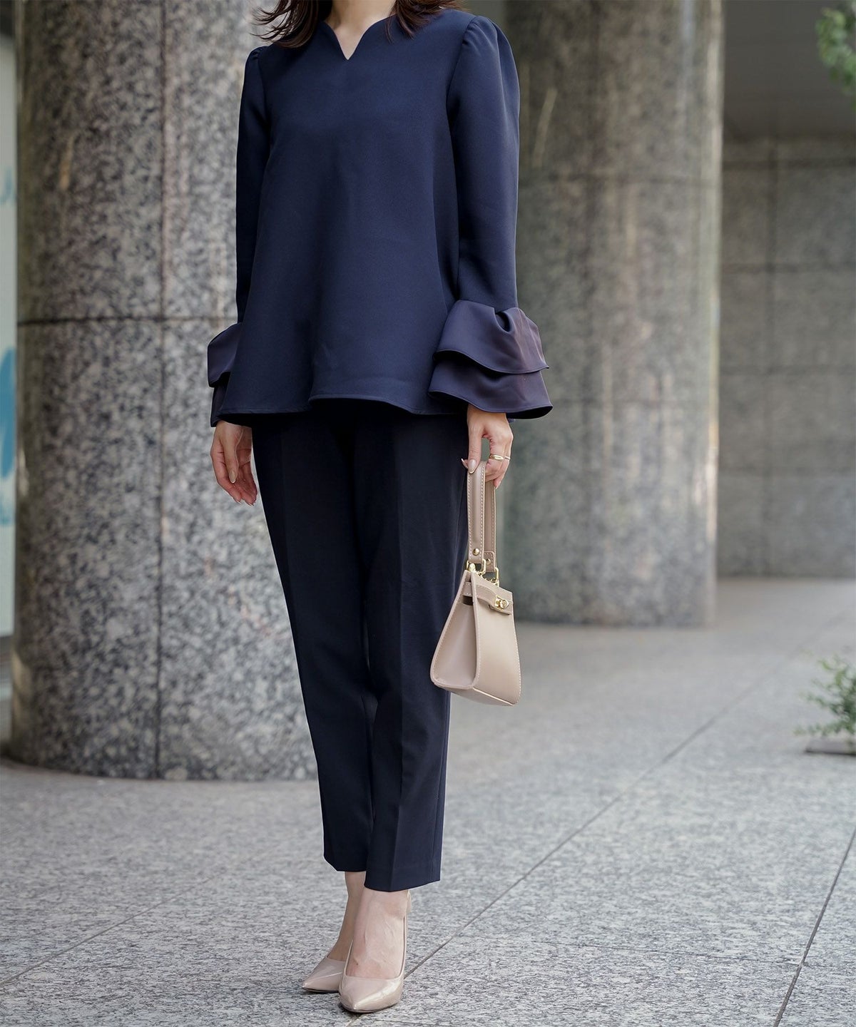 サテン ベルスリーブ ブラウス レディース 長袖 フレア オフィス 学校行事 オケージョン きれいめ 洗える ホワイト/ネイビー/ブラック/M