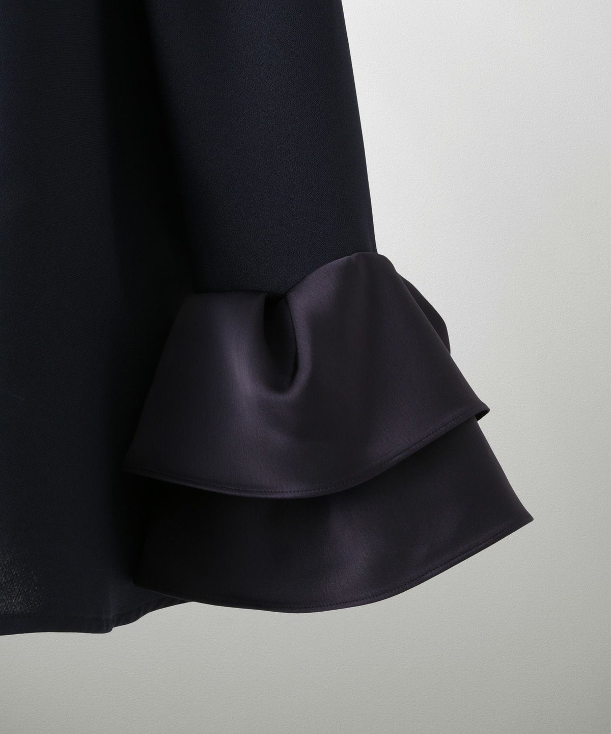 サテン ベルスリーブ ブラウス レディース 長袖 フレア オフィス 学校行事 オケージョン きれいめ 洗える ホワイト/ネイビー/ブラック/M