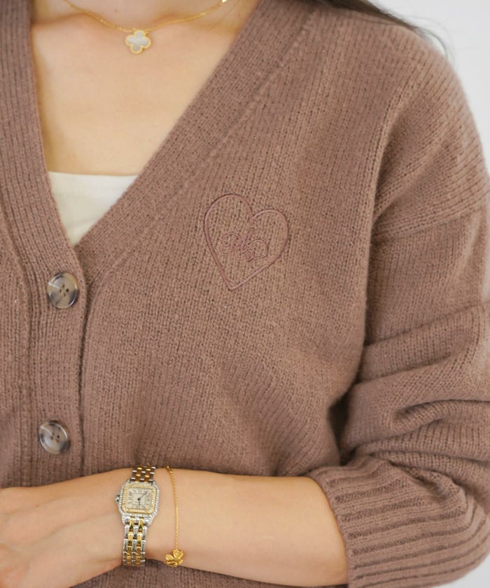 カーディガン ゆったり 刺繍 ハート ロゴ ピンク ミント ブラウン アイボリー スリット 大きめ ミドルゲージ 可愛い フェミニン 上品 カジュアル エレガント