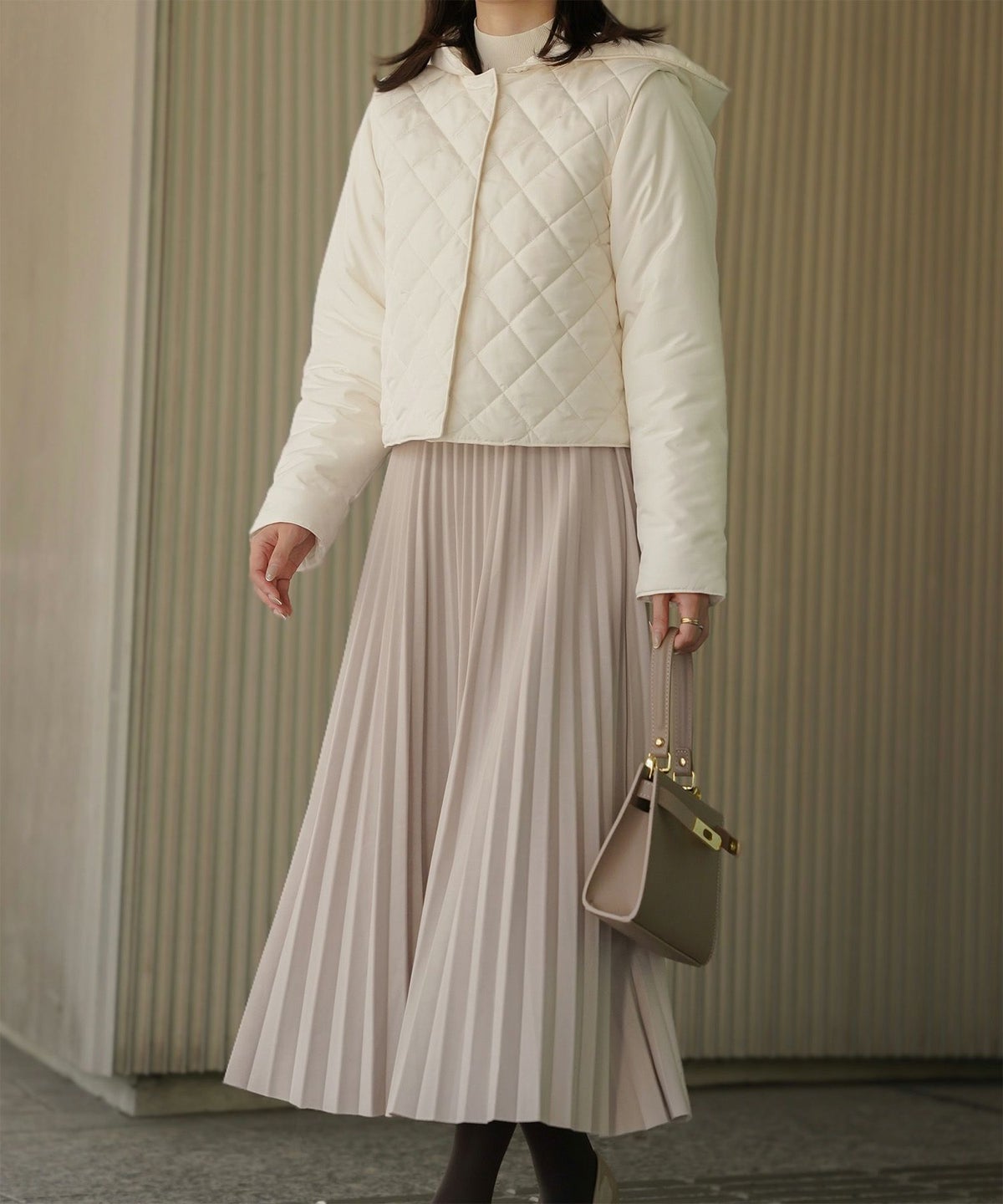 マルチway キルティング ジャケット HUIT 上品 中綿 ペプラム ベスト ジレ ノーカラージャケット  インナーダウン アイボリー/ネイビー/ブラック