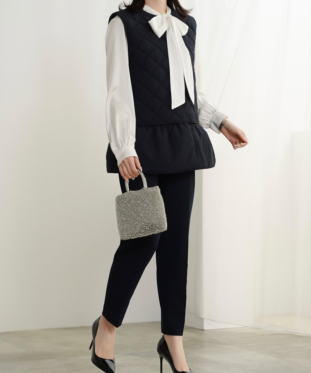 マルチway キルティング ジャケット HUIT 上品 中綿 ペプラム ベスト ジレ ノーカラージャケット  インナーダウン アイボリー/ネイビー/ブラック