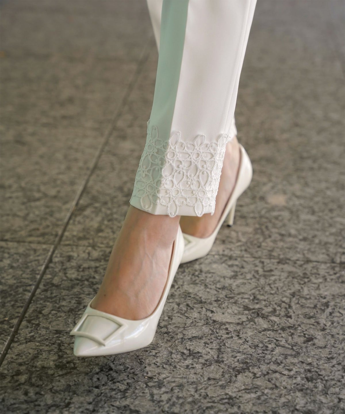 レースヘム センタープレス パンツ スティックパンツ テーパードパンツ レース 上品 オフィス 学校行事 きれいめ 洗える ホワイト/ブラック/XS/S/M