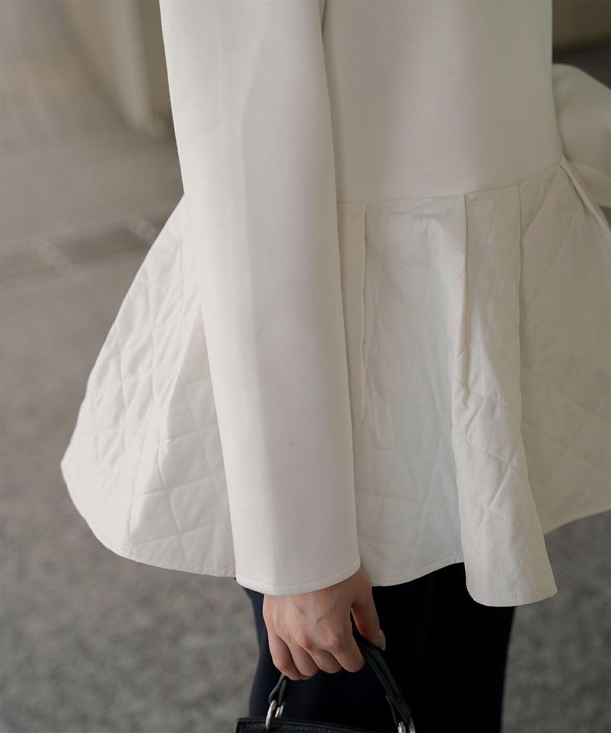 キルティング ペプラム トップス キルティング ボンディング 異素材 きれいめ 長袖 オフィス 学校行事 ホワイト/ブラック/M