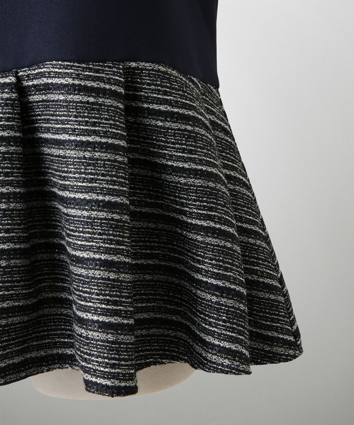 ツイード 切り替え ペプラム トップス 異素材 フレアスリーブ ベルスリーブ 長袖 オフィス 学校行事 オケージョン きれいめ 洗える ホワイト/ネイビー/ブラック/M