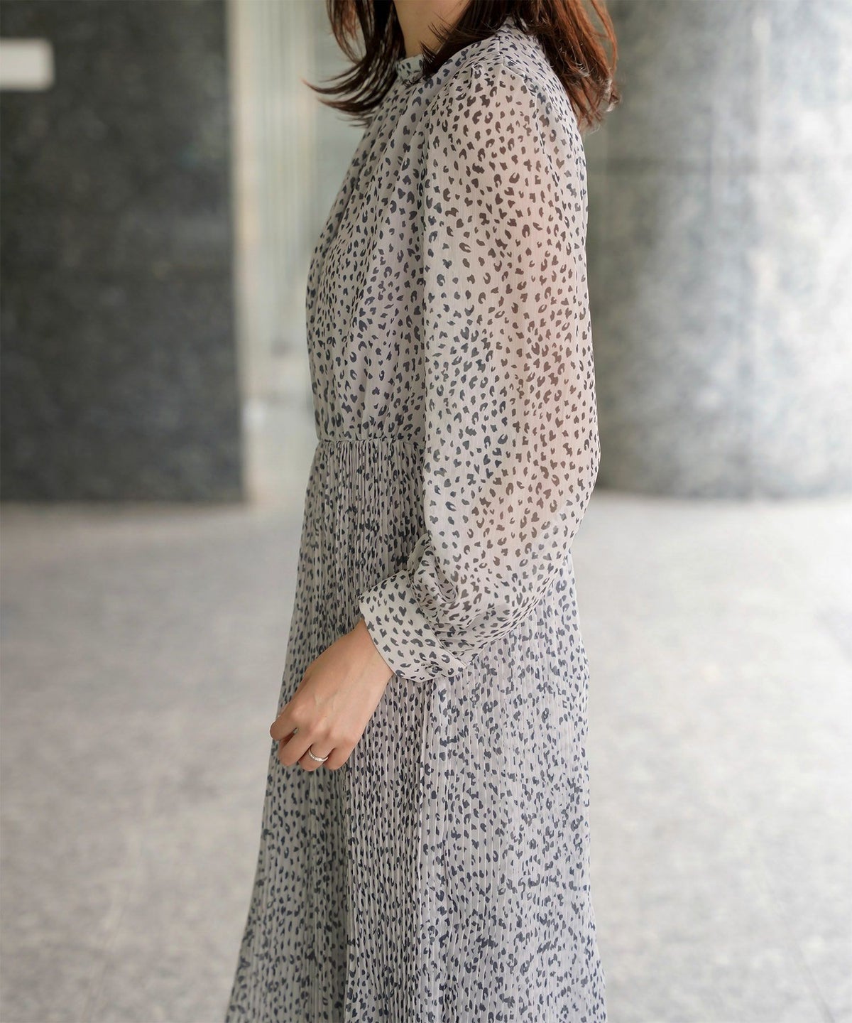 レディース ワンピース レオパード 長袖 スタンドカラー プリーツワンピース プリーツ きれいめ 上品 洗える ホワイト/ライトグレー/ブラック/S/M