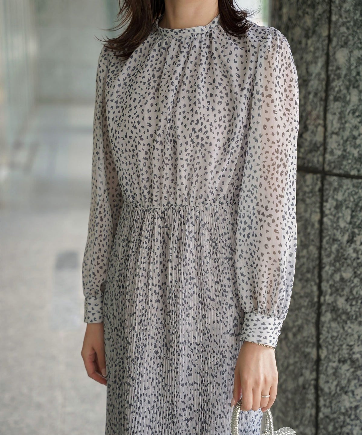 レディース ワンピース レオパード 長袖 スタンドカラー プリーツワンピース プリーツ きれいめ 上品 洗える ホワイト/ライトグレー/ブラック/S/M