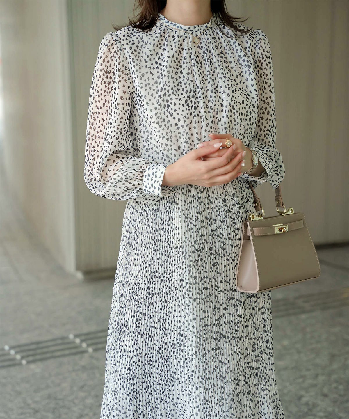 レディース ワンピース レオパード 長袖 スタンドカラー プリーツワンピース プリーツ きれいめ 上品 洗える ホワイト/ライトグレー/ブラック/S/M