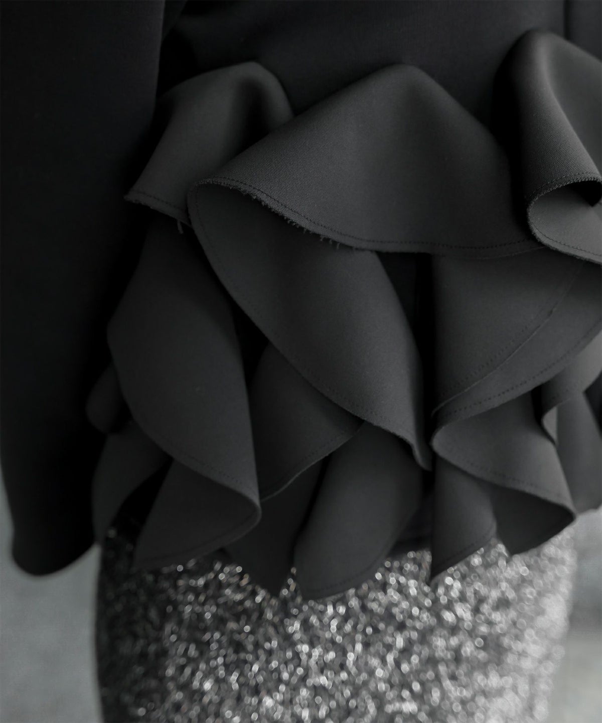 ボンバーヒート フリルヘム ジャケット HUIT ジャケット アウター ノーカラー トップス 裏起毛 秋 冬 ホワイト/ブラック/M