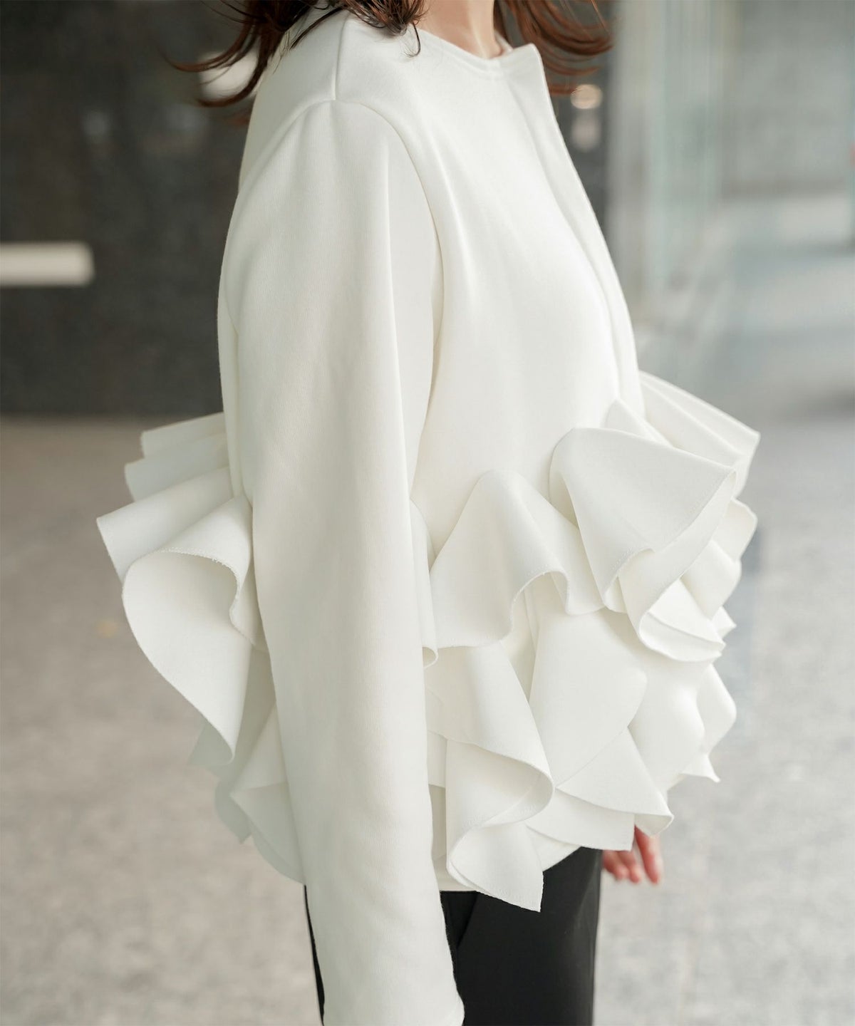 ボンバーヒート フリルヘム ジャケット HUIT ジャケット アウター ノーカラー トップス 裏起毛 秋 冬 ホワイト/ブラック/M