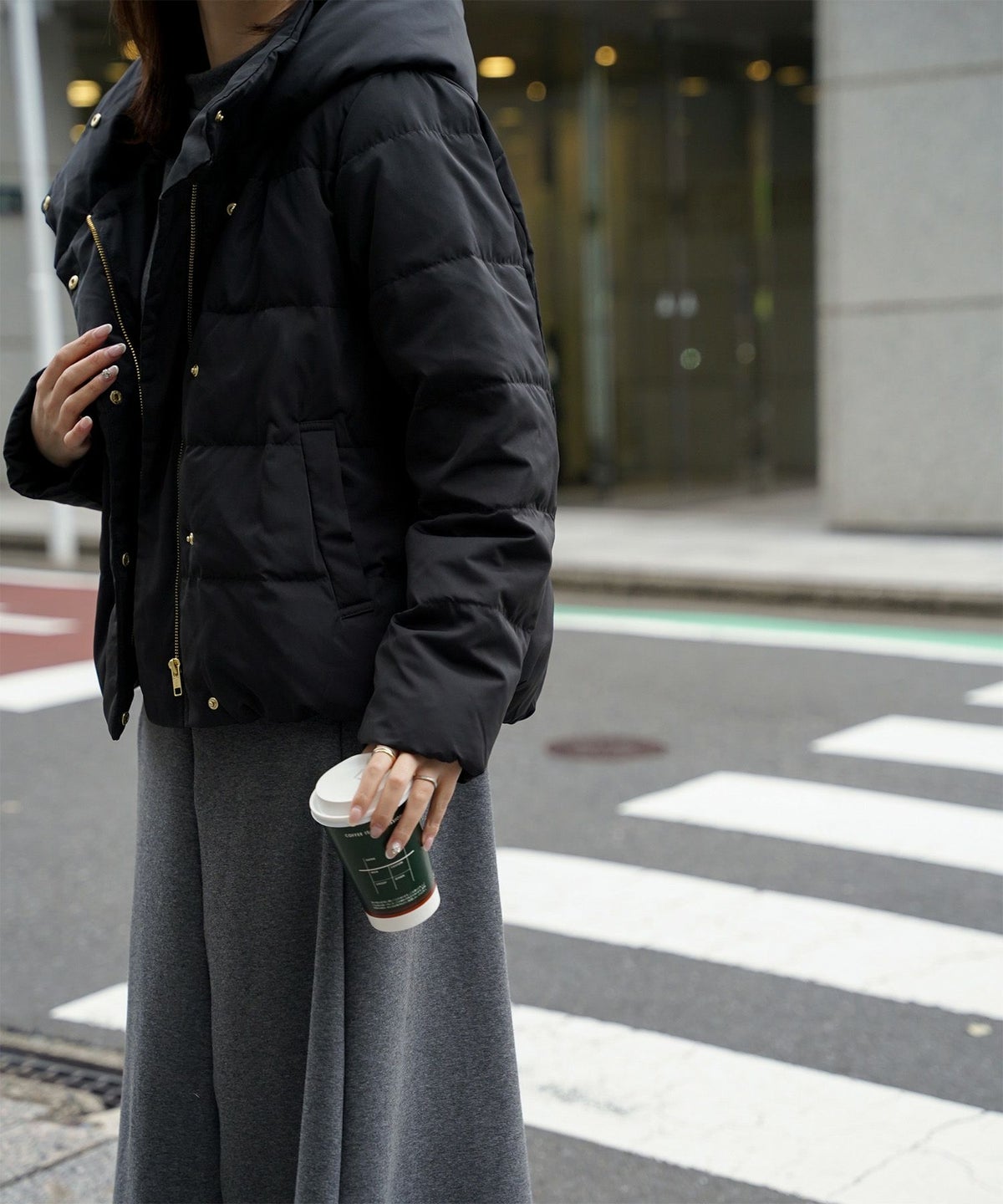 ショート丈 フード付き ダウン コート レディース アウター おしゃれ おすすめ きれいめ ビジネス 可愛い ホワイト グレージュ ネイビー ブラック M