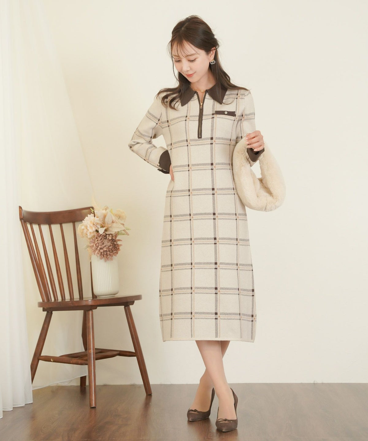 ワンピース ニット 襟 フロントファスナー カフス 配色 バイカラー ボタン タイト ナロー セミフレア 膝下丈 チェック柄 ロービングチェック 秋 冬 春 ブラウン グレー ネイビー ベージュ アイボリー 上品 フェミニン 大人 エレガント 長袖