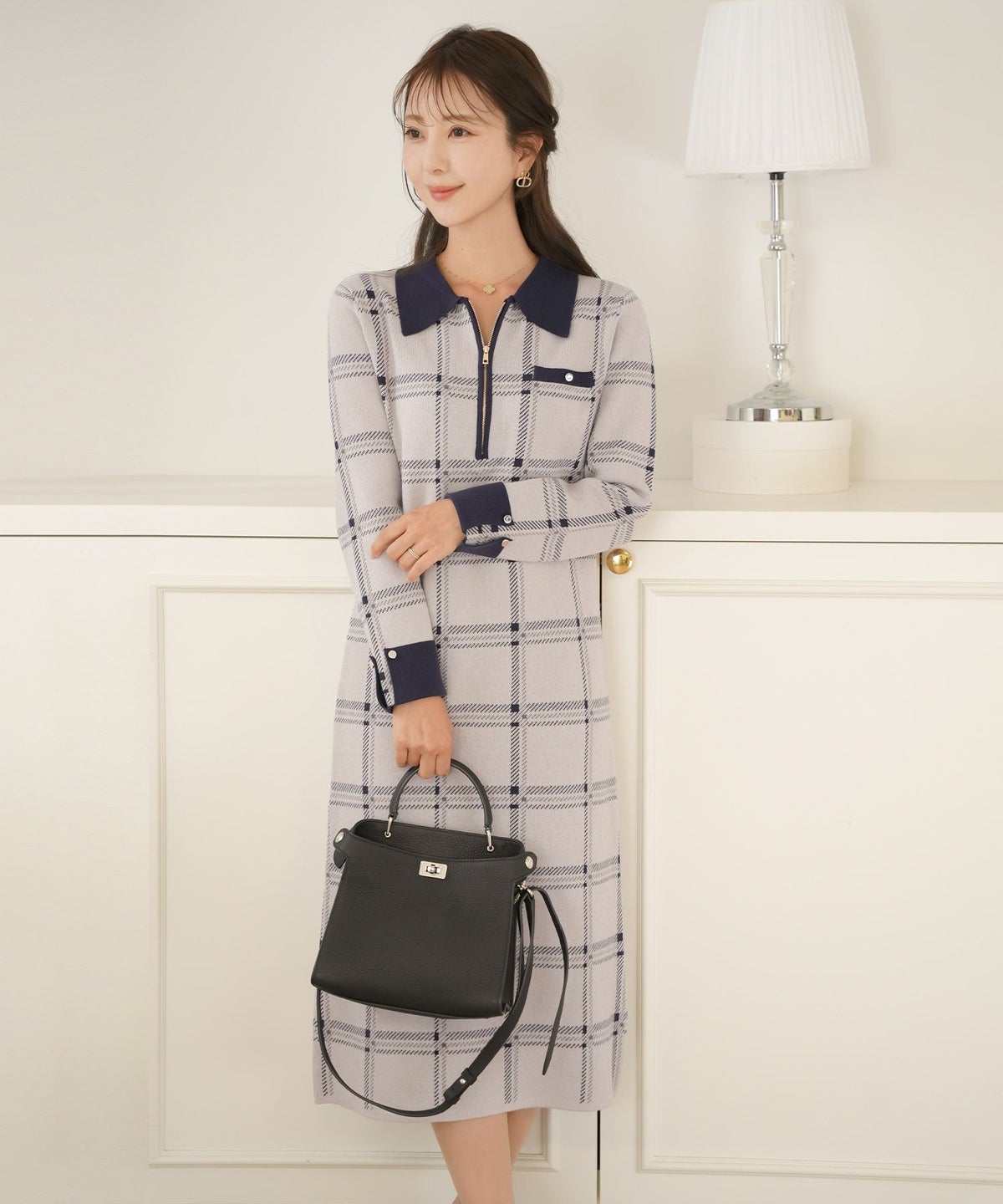 ワンピース ニット 襟 フロントファスナー カフス 配色 バイカラー ボタン タイト ナロー セミフレア 膝下丈 チェック柄 ロービングチェック 秋 冬 春 ブラウン グレー ネイビー ベージュ アイボリー 上品 フェミニン 大人 エレガント 長袖