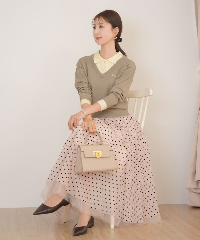 ニット トップス 襟 パール ボタン 刺繍 ロゴ ドッキング風 レイヤード風 上品 エレガント フェミニン かわいい バイカラー