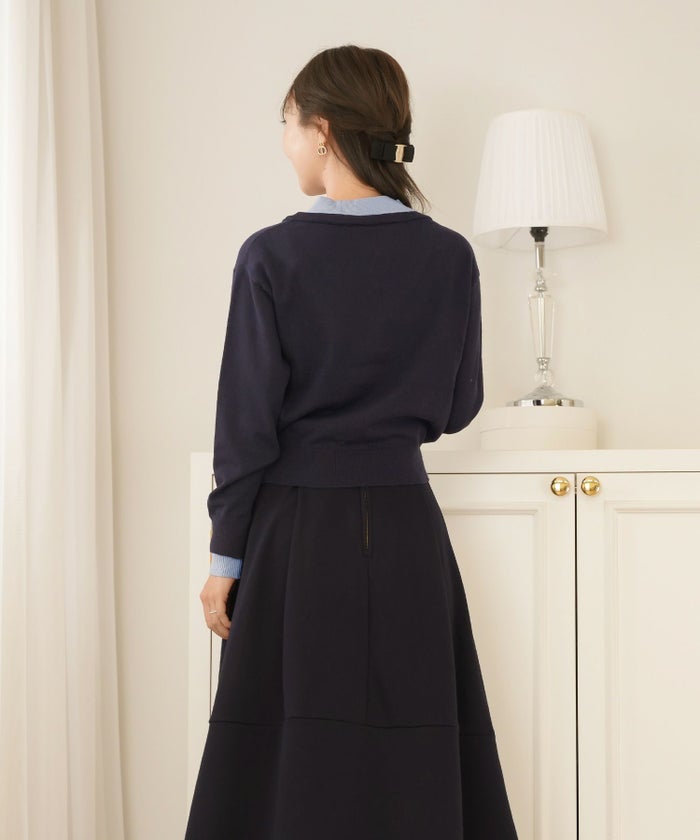 ニット トップス 襟 パール ボタン 刺繍 ロゴ ドッキング風 レイヤード風 上品 エレガント フェミニン かわいい バイカラー