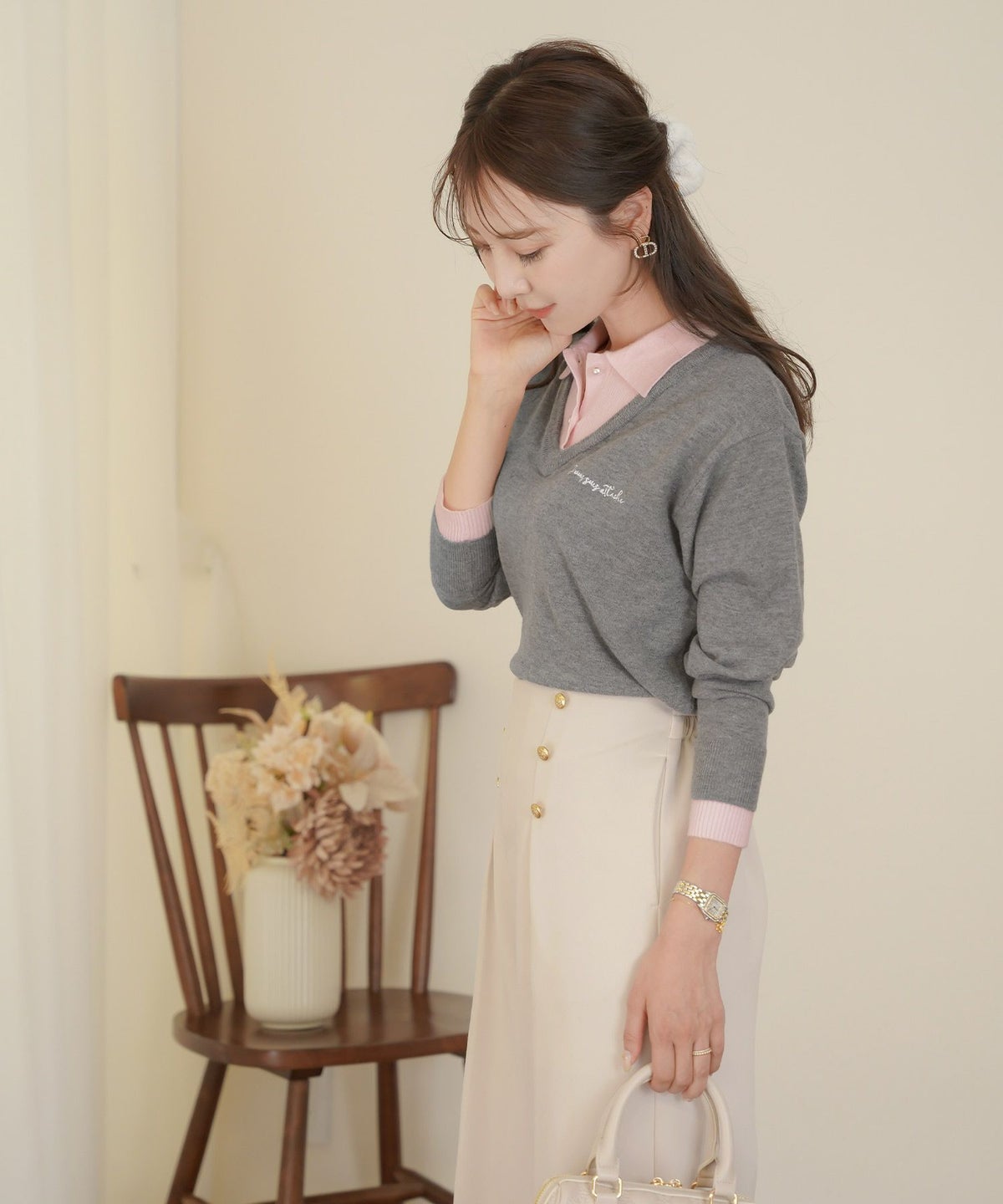 ニット トップス 襟 パール ボタン 刺繍 ロゴ ドッキング風 レイヤード風 上品 エレガント フェミニン かわいい バイカラー