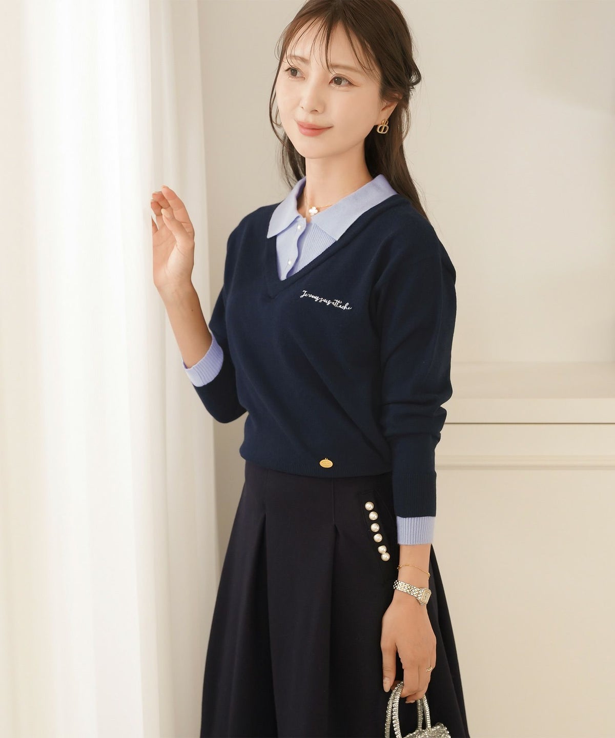 ニット トップス 襟 パール ボタン 刺繍 ロゴ ドッキング風 レイヤード風 上品 エレガント フェミニン かわいい バイカラー