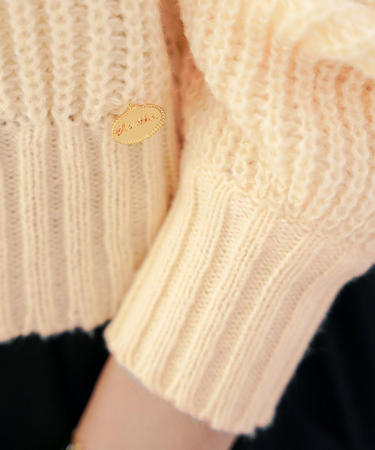 トップス ニット 長袖 ローゲージ ざっくり 編み 畔編み ミント ピンクベージュ アイボリー チャコール 秋 冬 リボン ベロア オシャレ 上品 カワイイ エレガント ジョイントスペース