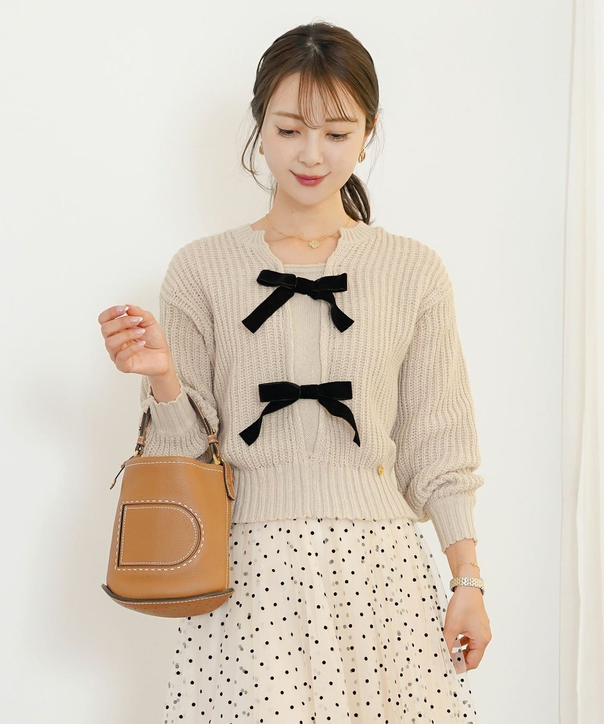 トップス ニット 長袖 ローゲージ ざっくり 編み 畔編み ミント ピンクベージュ アイボリー チャコール 秋 冬 リボン ベロア オシャレ 上品 カワイイ エレガント ジョイントスペース