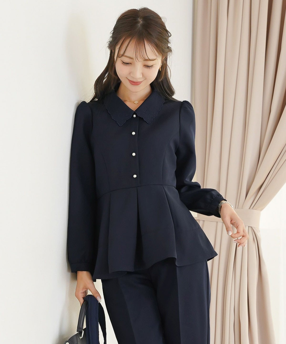 トップス ブラウス 上品 エレガント 入卒 入卒園 パンツスタイル 前あき パール タック ペプラム アイボリー ネイビー 刺繍 襟 ママ 授業参観