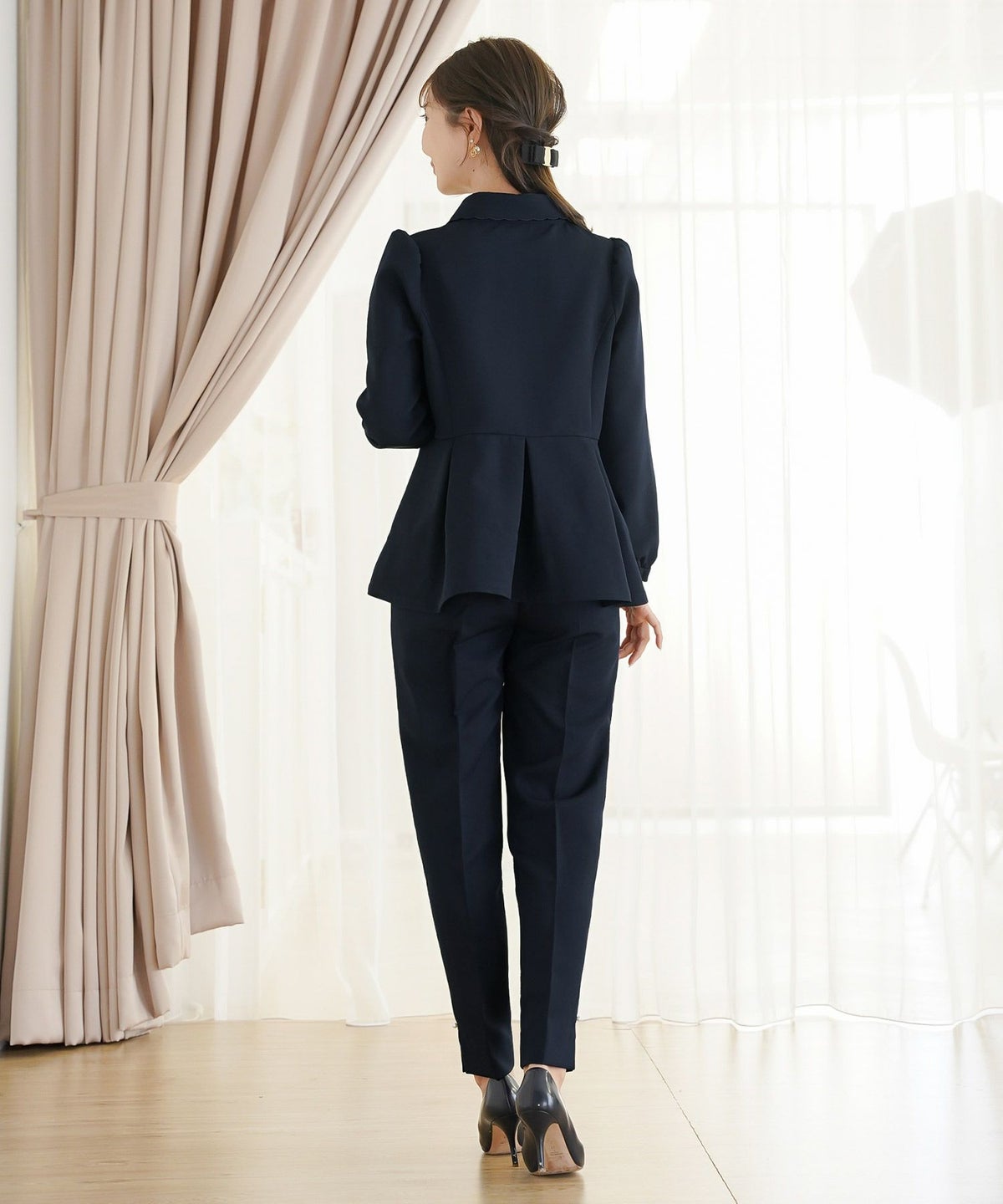 トップス ブラウス 上品 エレガント 入卒 入卒園 パンツスタイル 前あき パール タック ペプラム アイボリー ネイビー 刺繍 襟 ママ 授業参観