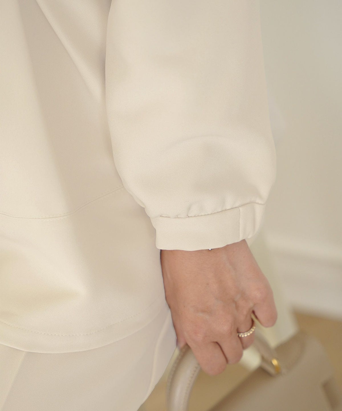 トップス ブラウス 上品 エレガント 入卒 入卒園 パンツスタイル 前あき パール タック ペプラム アイボリー ネイビー 刺繍 襟 ママ 授業参観