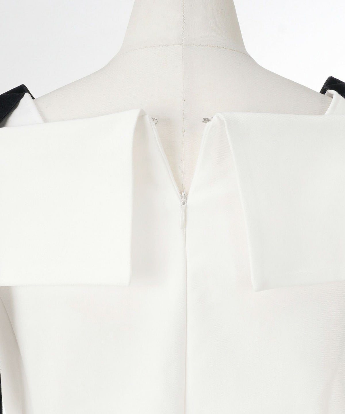 手洗い可 大人可愛い 上品 きれいめ オフィス 大人カジュアル フェミニン 白黒 ジョイントスペース