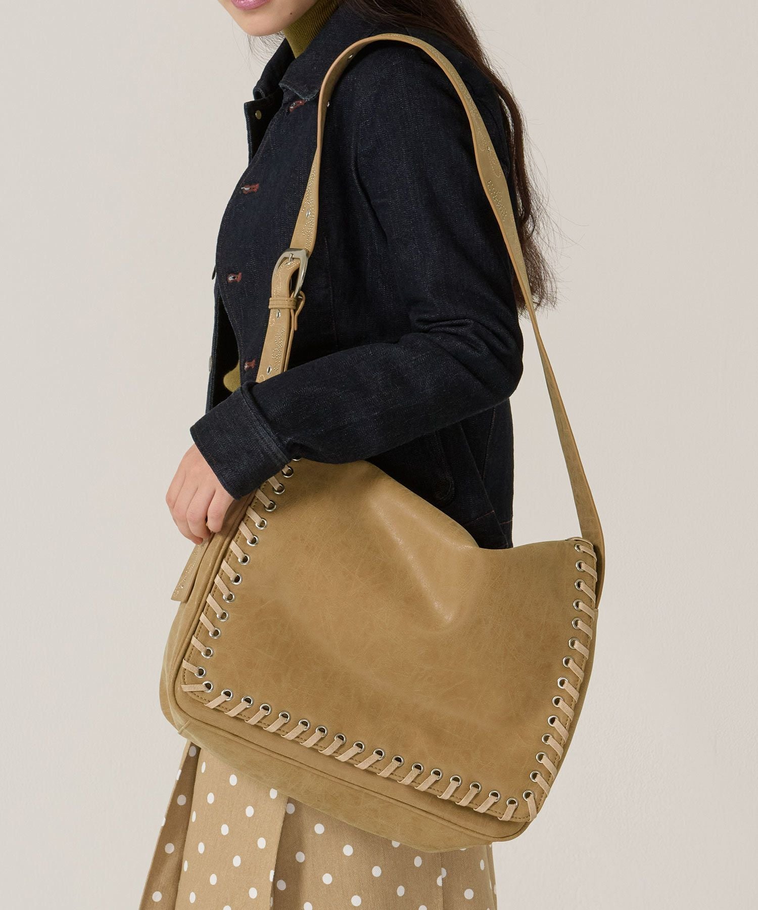 フェイクレザー メッセンジャー バッグ TINA：JOJUN 全2色｜tnj912