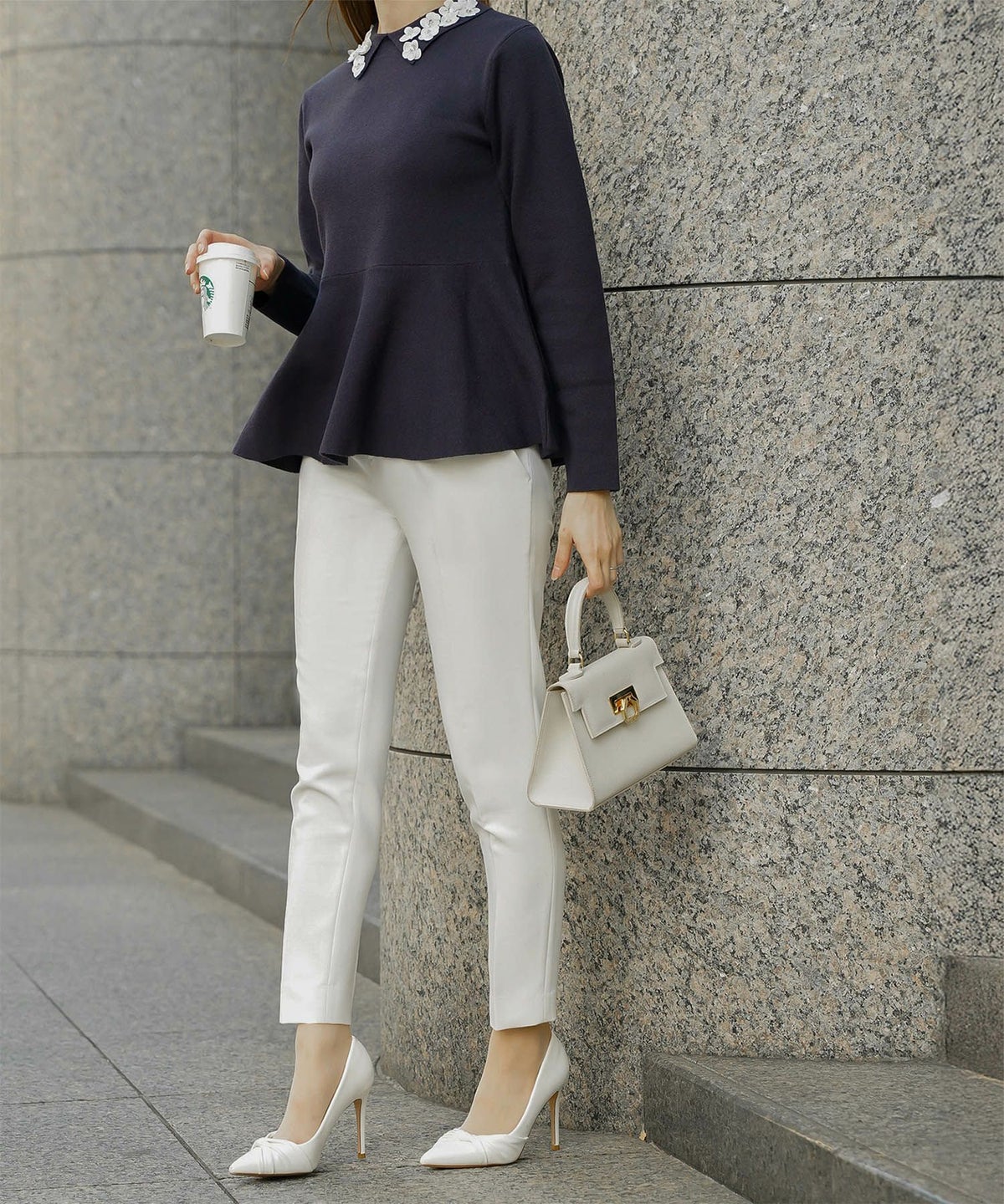 フラワーモチーフ 襟付き ニット トップス レディース フラワー サテン ビジュー 上品 ペプラム フレア アンゴラタッチ きれいめ 洗える アイボリー/ネイビーミックス/ブラックミックス M