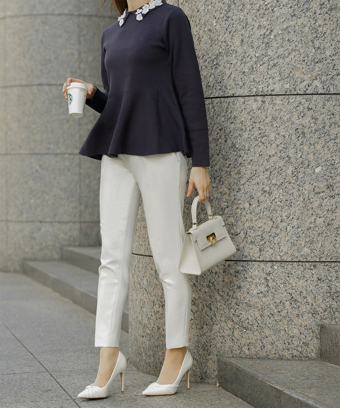 フラワーモチーフ 襟付き ニット トップス レディース フラワー サテン ビジュー 上品 ペプラム フレア アンゴラタッチ きれいめ 洗える アイボリー/ネイビーミックス/ブラックミックス M