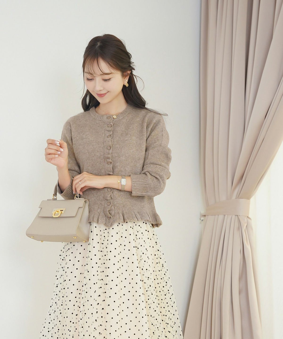 トップス ニット カーディガン フリル ショート丈 コンパクト丈 クルーネック 春 秋 冬 カジュアル フェミニン 可愛い ほっこり