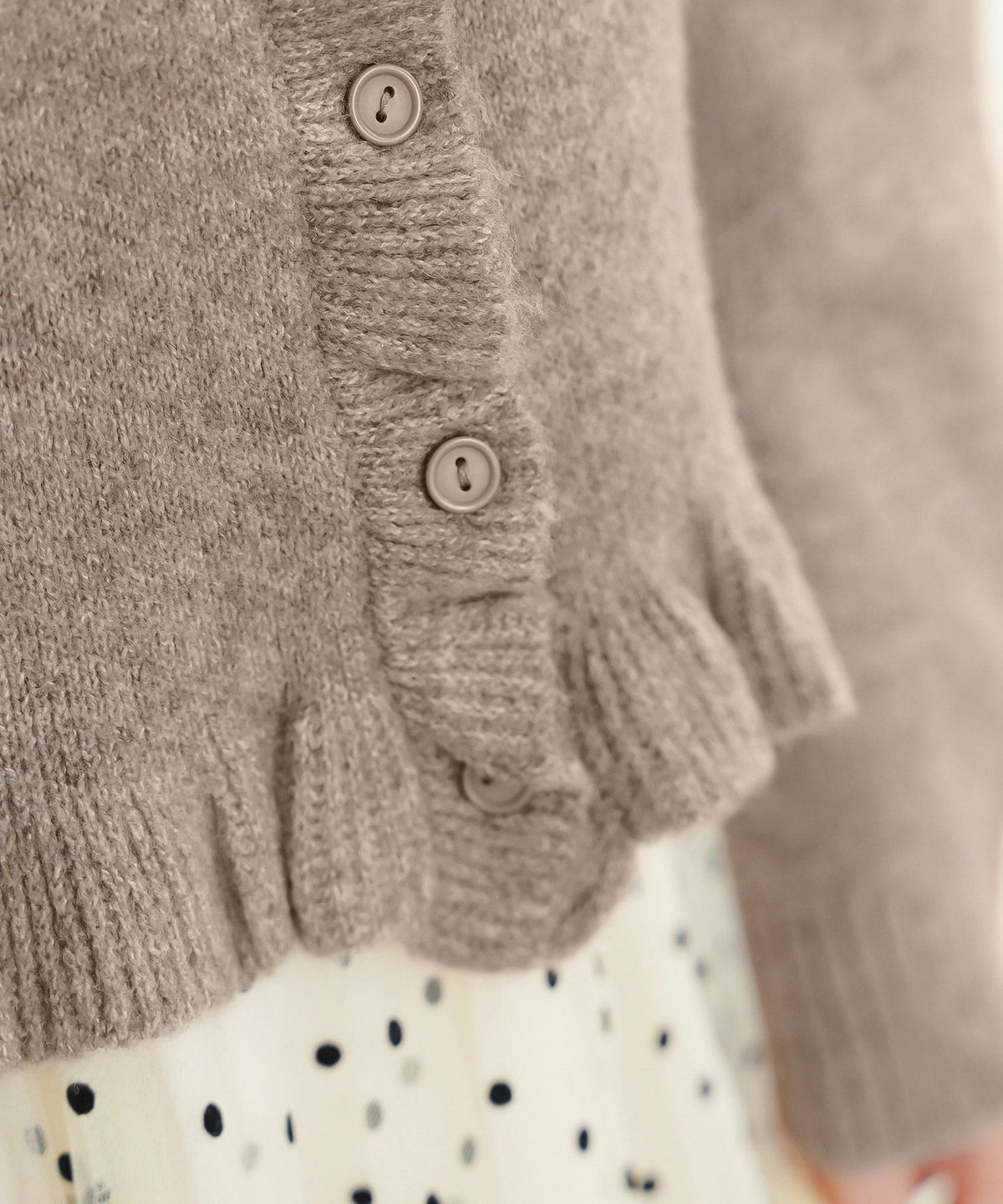 トップス ニット カーディガン フリル ショート丈 コンパクト丈 クルーネック 春 秋 冬 カジュアル フェミニン 可愛い ほっこり