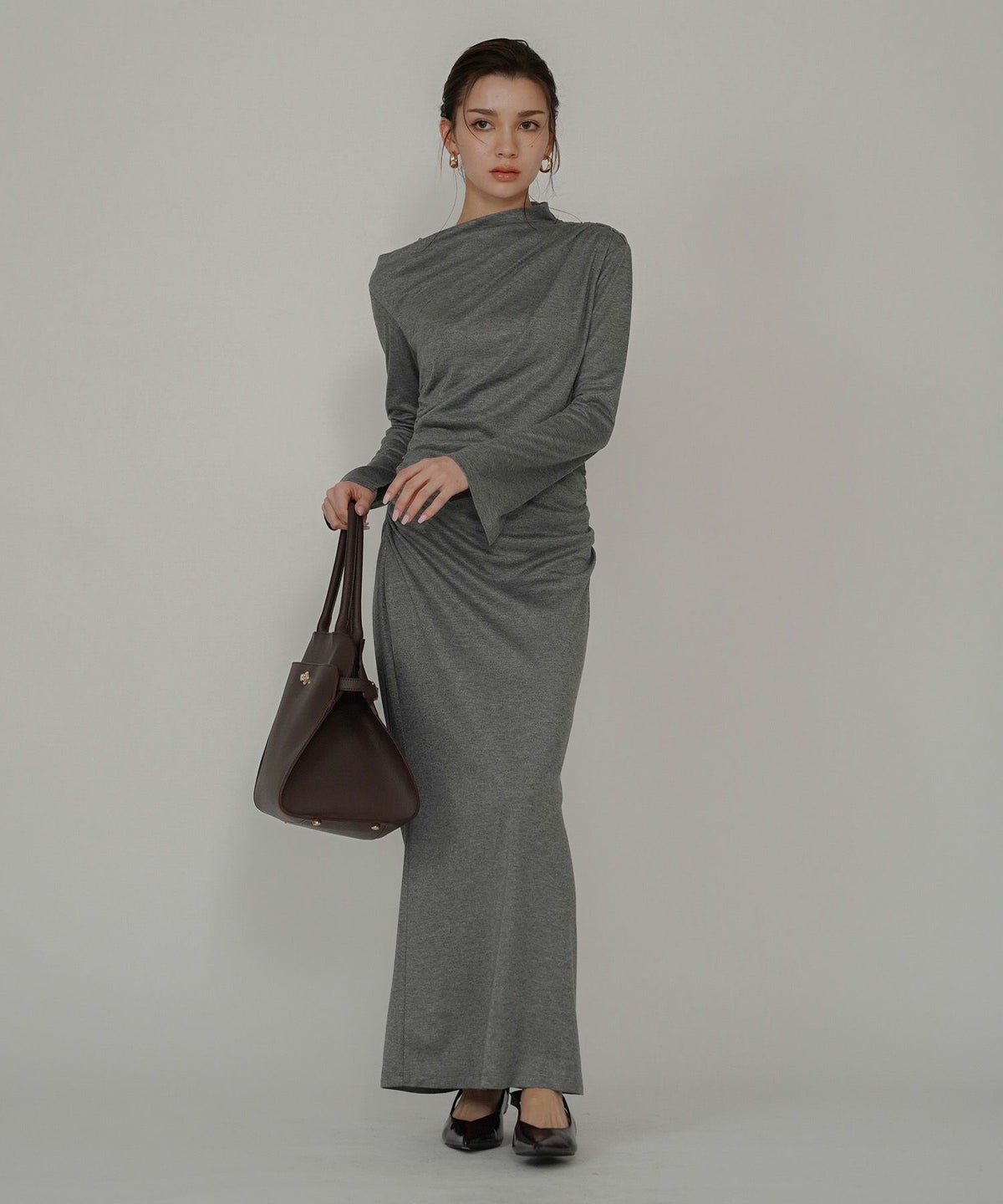 カットソー タイト オフショル ドレス ロングワンピ 前撮り 乾坤式 参列 二次会 パーティ ディナーラウンジ 女性らしい モテワンピ デートコーデ 大人 ディナー あざと可愛い 肌見せ 韓国風 綺麗め 細見え カジュアル スタイル盛れ KINO THE KEI