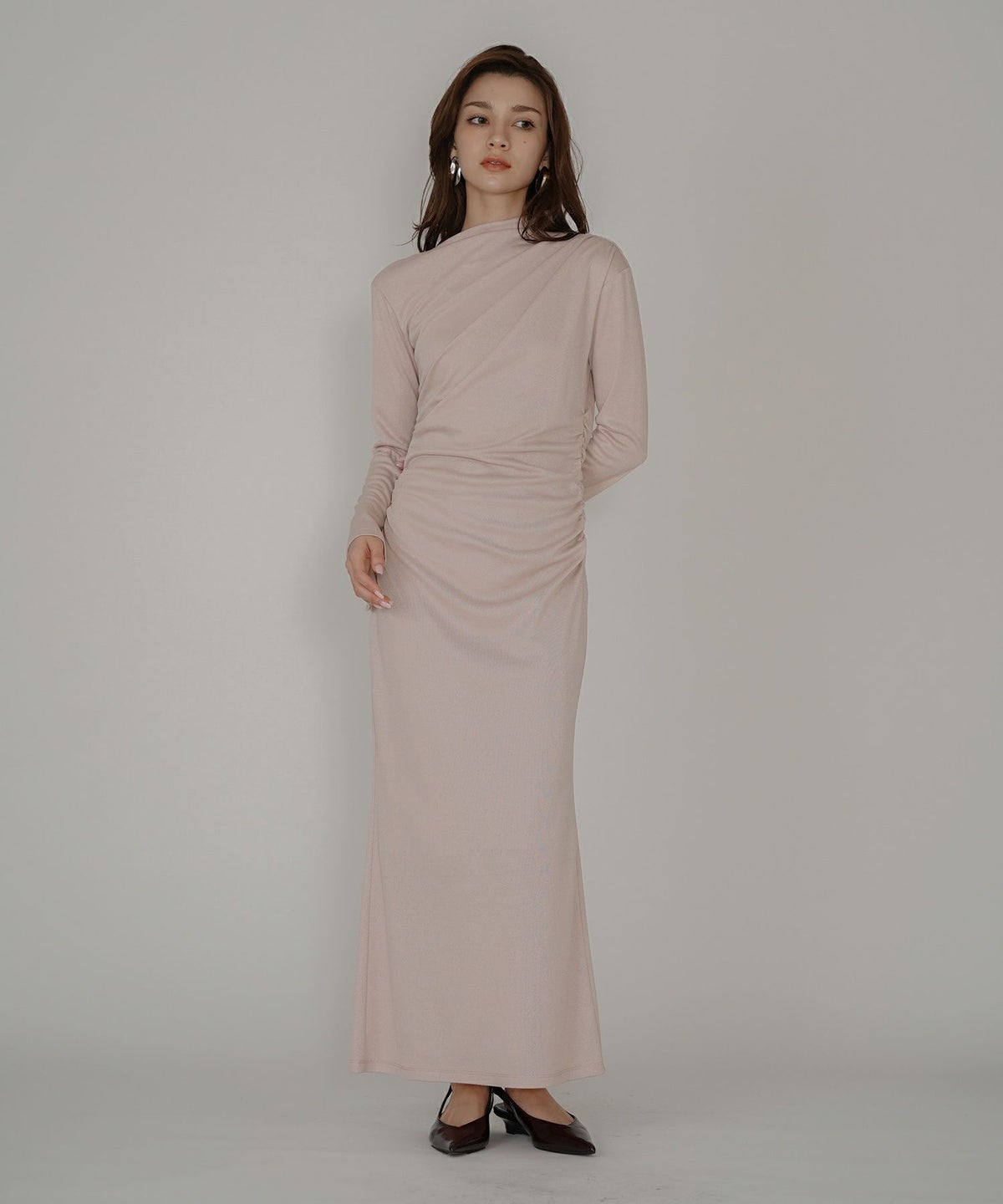 カットソー タイト オフショル ドレス ロングワンピ 前撮り 乾坤式 参列 二次会 パーティ ディナーラウンジ 女性らしい モテワンピ デートコーデ 大人 ディナー あざと可愛い 肌見せ 韓国風 綺麗め 細見え カジュアル スタイル盛れ KINO THE KEI