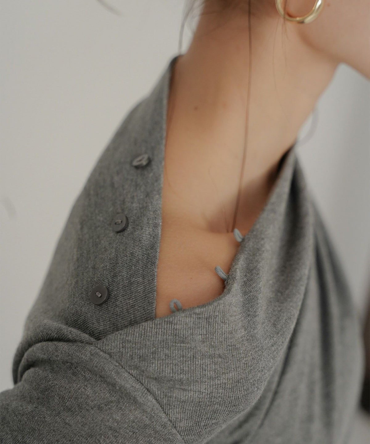 カットソー タイト オフショル ドレス ロングワンピ 前撮り 乾坤式 参列 二次会 パーティ ディナーラウンジ 女性らしい モテワンピ デートコーデ 大人 ディナー あざと可愛い 肌見せ 韓国風 綺麗め 細見え カジュアル スタイル盛れ KINO THE KEI