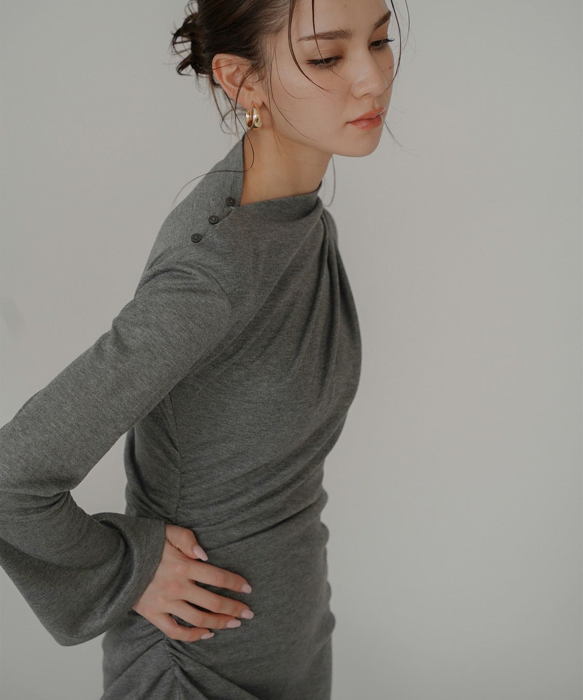 カットソー タイト オフショル ドレス ロングワンピ 前撮り 乾坤式 参列 二次会 パーティ ディナーラウンジ 女性らしい モテワンピ デートコーデ 大人 ディナー あざと可愛い 肌見せ 韓国風 綺麗め 細見え カジュアル スタイル盛れ KINO THE KEI