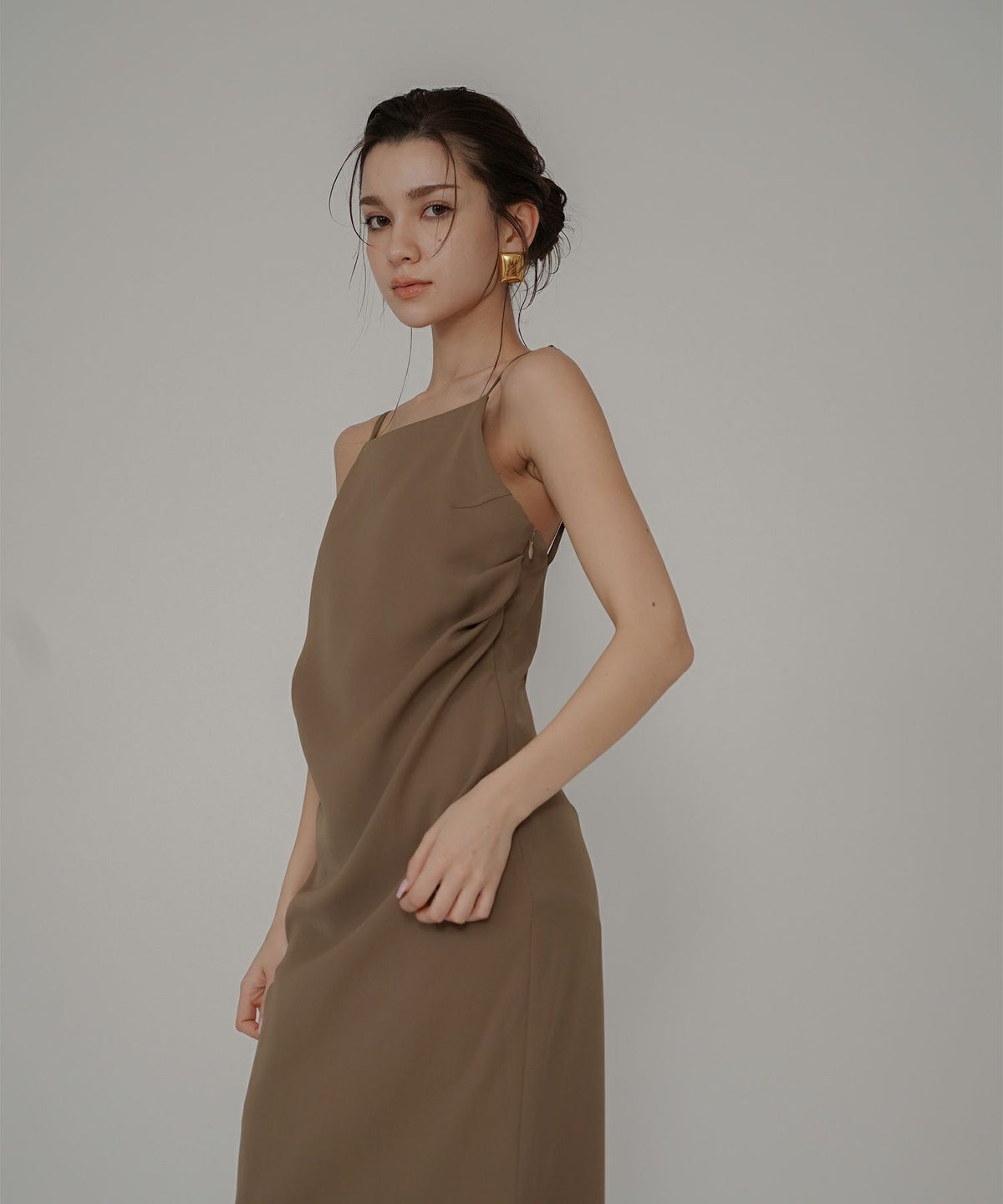 ドレス ドレープワンピ ロングワンピ パックオープン 背中開き 前撮り 乾坤式 参列 二次会 パーティ ディナーラウンジ 女性らしい タイト モテワンピ デートコーデ 大人 ディナー あざと可愛い 肌見せ 韓国風 綺麗め 細見え カジュアル スタイル盛れ KINO THE KEI
