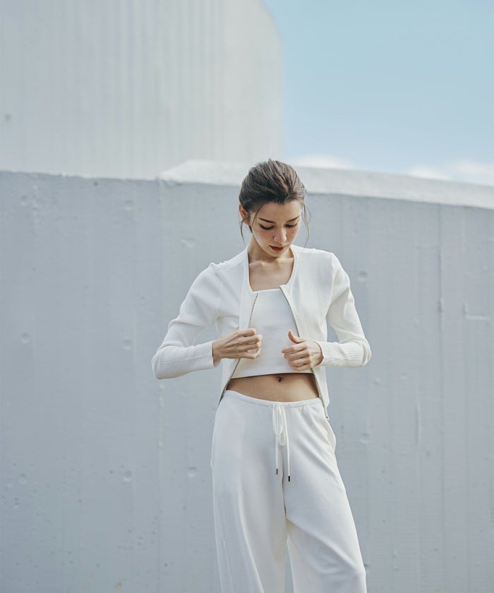 リラックスウェア スウェット 短丈ニット Y2K パジャマ 部屋着 ダル着 モテニット カットソー デートコーデ ドライブ 空港ファッション 大人 あざと可愛い 肌見せ 韓国風 綺麗め 細見え カジュアル らくちん KINO THE KEI