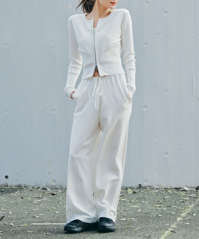 リラックスウェア スウェット Y2K パジャマ 部屋着 ダル着 スポーティ モテニット デートコーデ 大人 あざと可愛い 肌見せ 韓国風 綺麗め 細見え カジュアル 空港ファッション らくちん KINO THE KEI