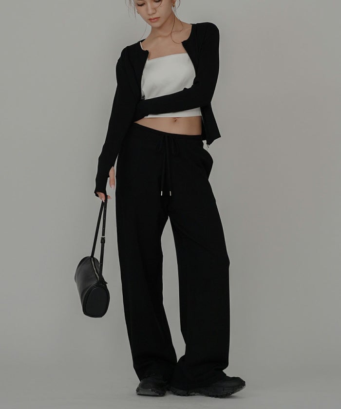 リラックスウェア スウェット Y2K パジャマ 部屋着 ダル着 スポーティ モテニット デートコーデ 大人 あざと可愛い 肌見せ 韓国風 綺麗め 細見え カジュアル 空港ファッション らくちん KINO THE KEI